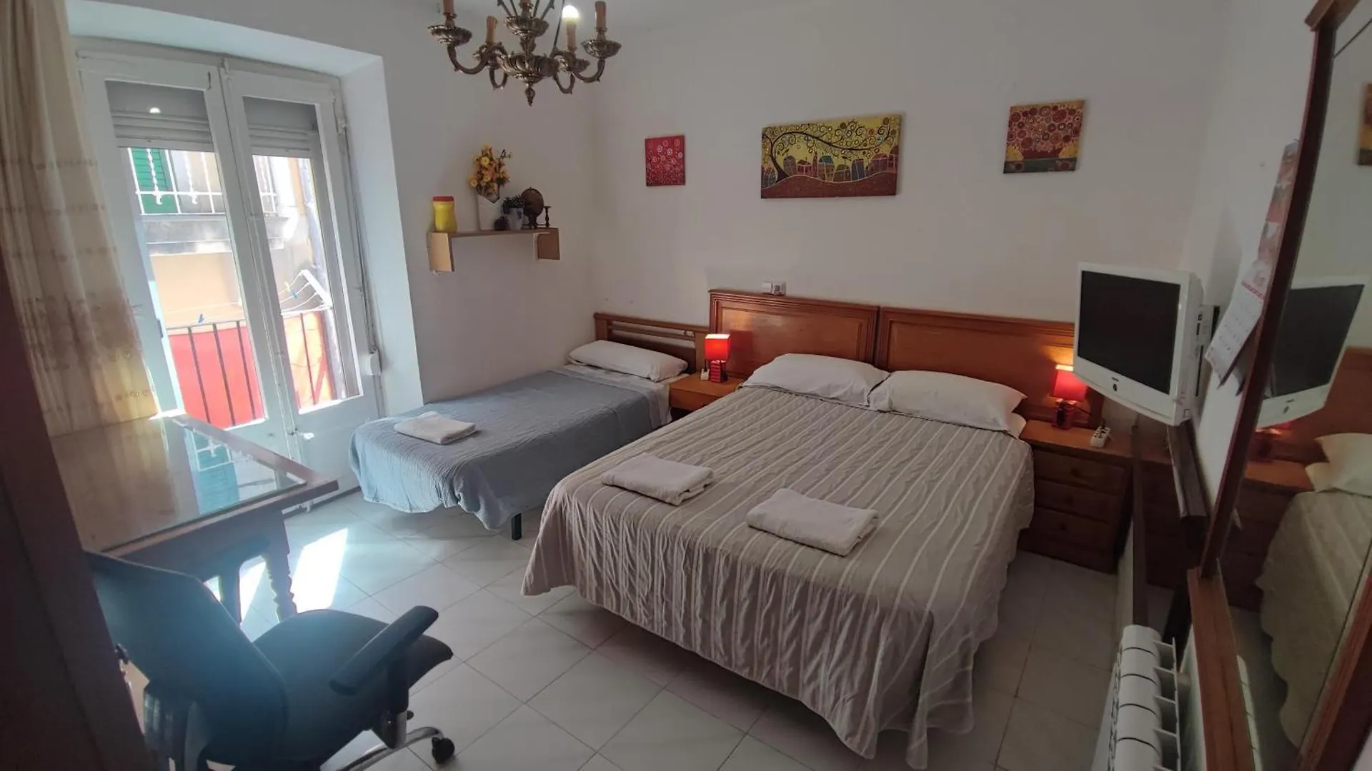Apartment & Rooms Constanti location