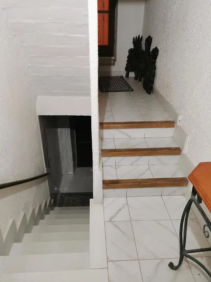 Apartment & Rooms Constanti בית אירוח